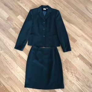 Caslon Black Suit, size 4 - like new